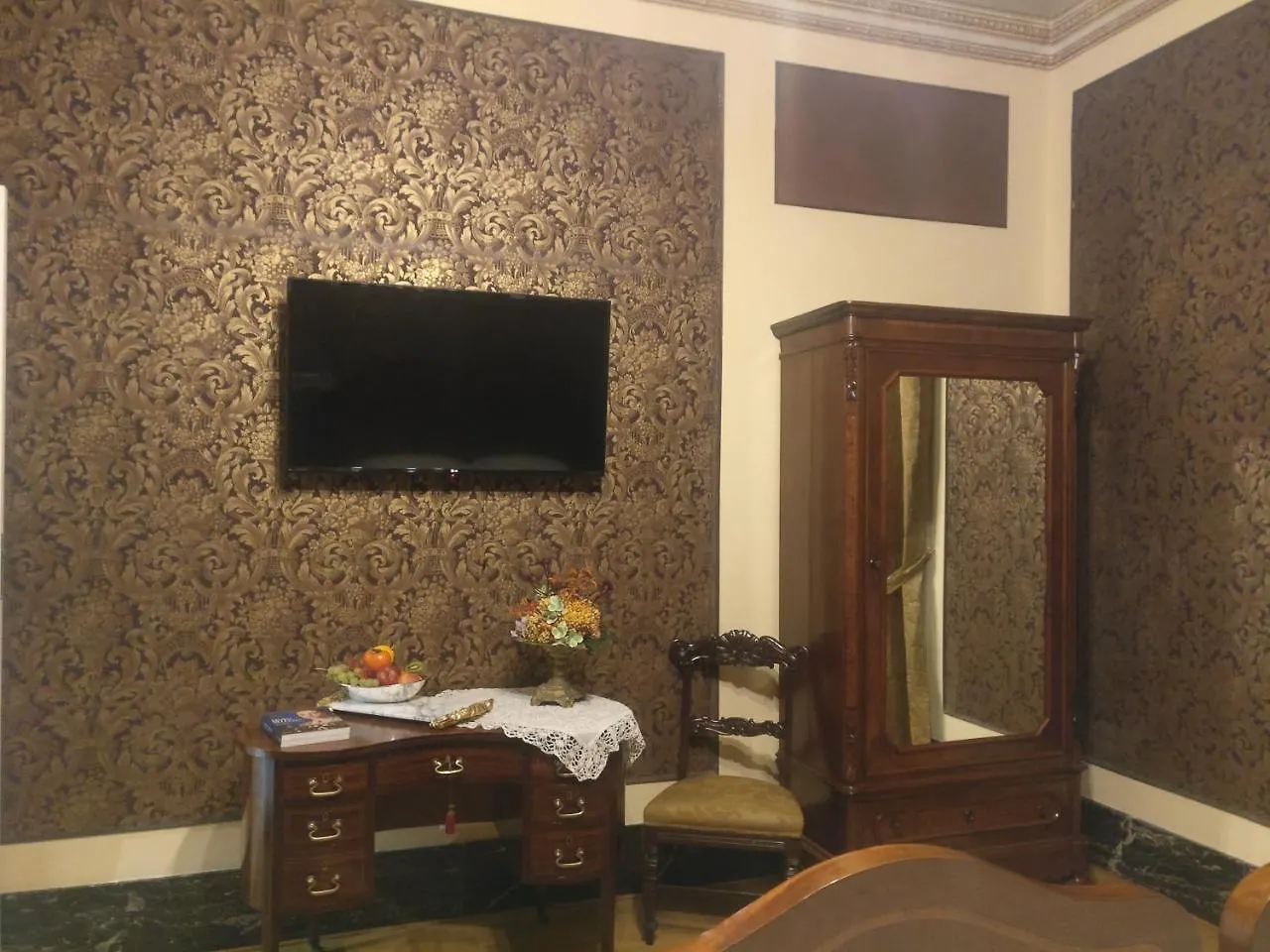 B&B 