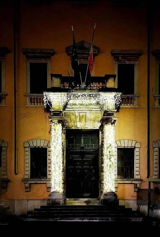 B&B 